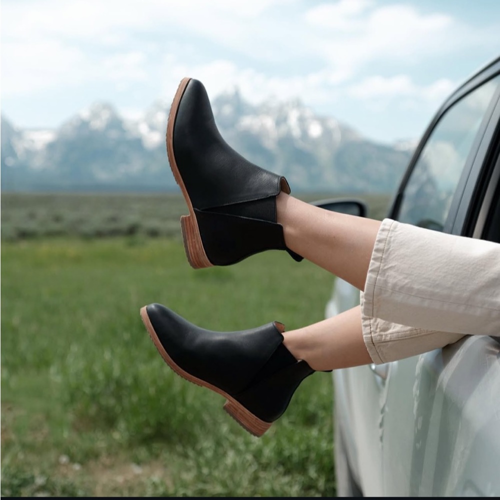 New in box Nisolo x‎ Anthropologie Chelsea boot 100% Leather Ankle Boots